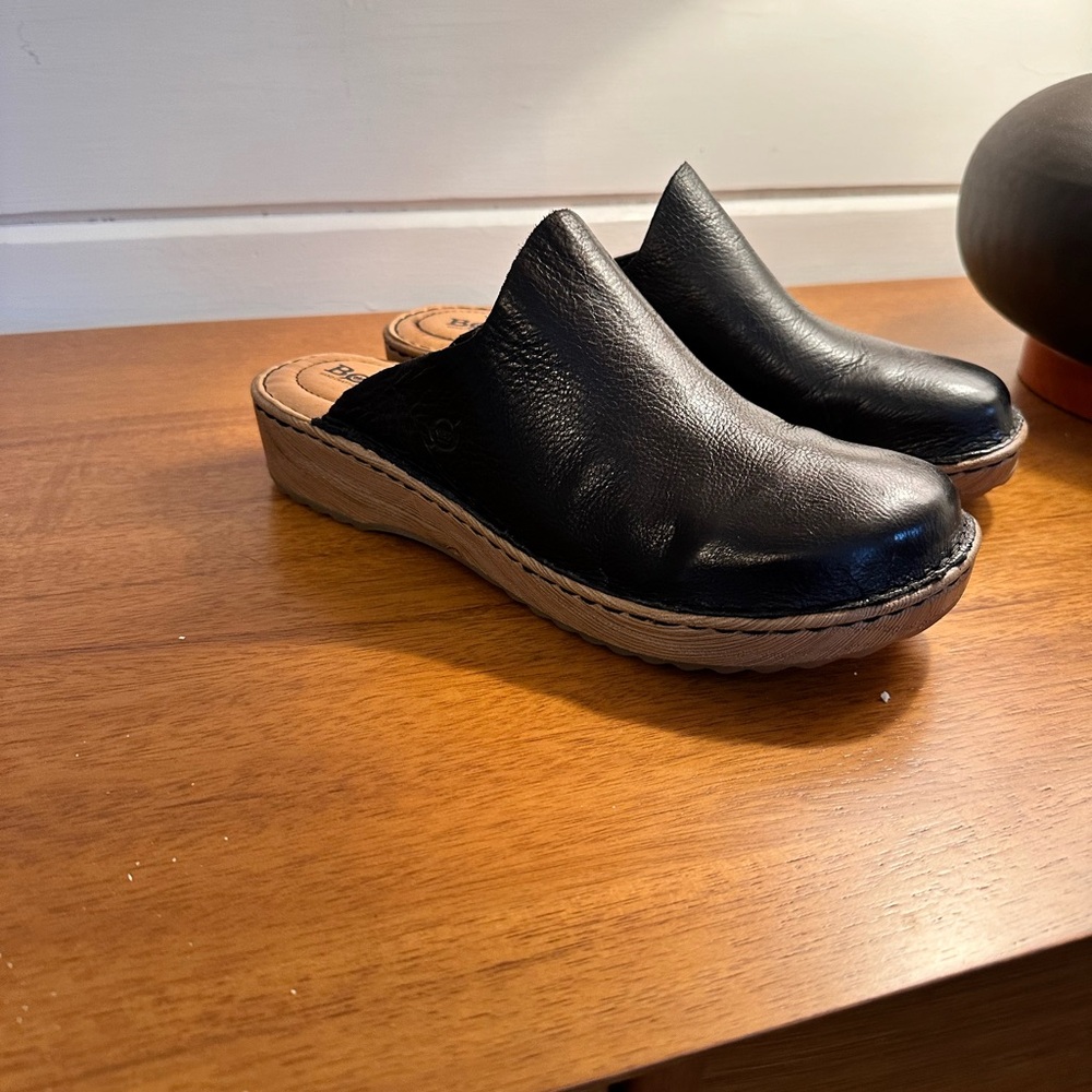 Born Black Clogs